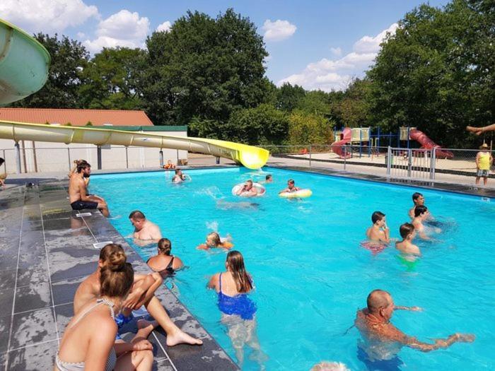 Mulder'S Vakantiehuis, Jaarplaats 108 Op Recreatiepark De Tien Heugten Schoonloo Esterno foto